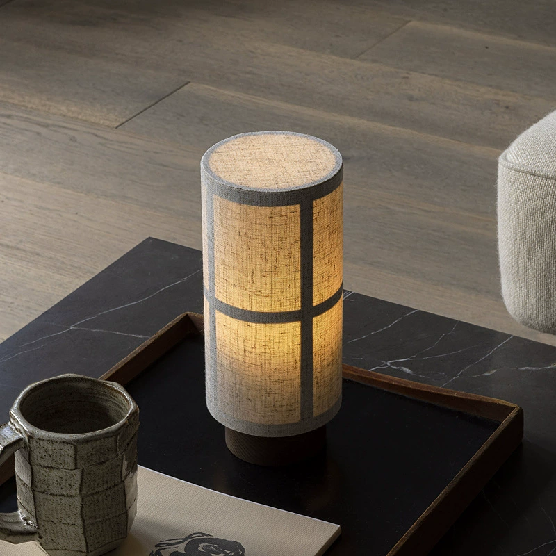 Elegant Japandi sidenbordslampa – Modern japanskinspirerad hembelysning