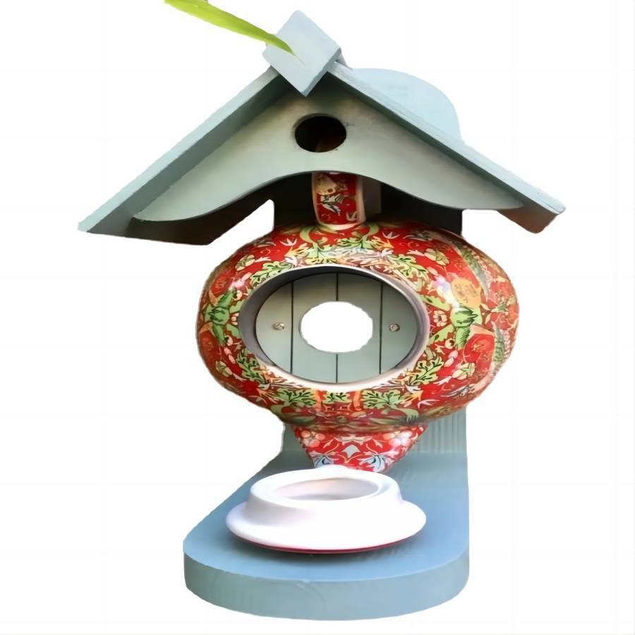 Nyckfull fågelholk med tekanna – Handgjort trädgårdshem för glada fåglar