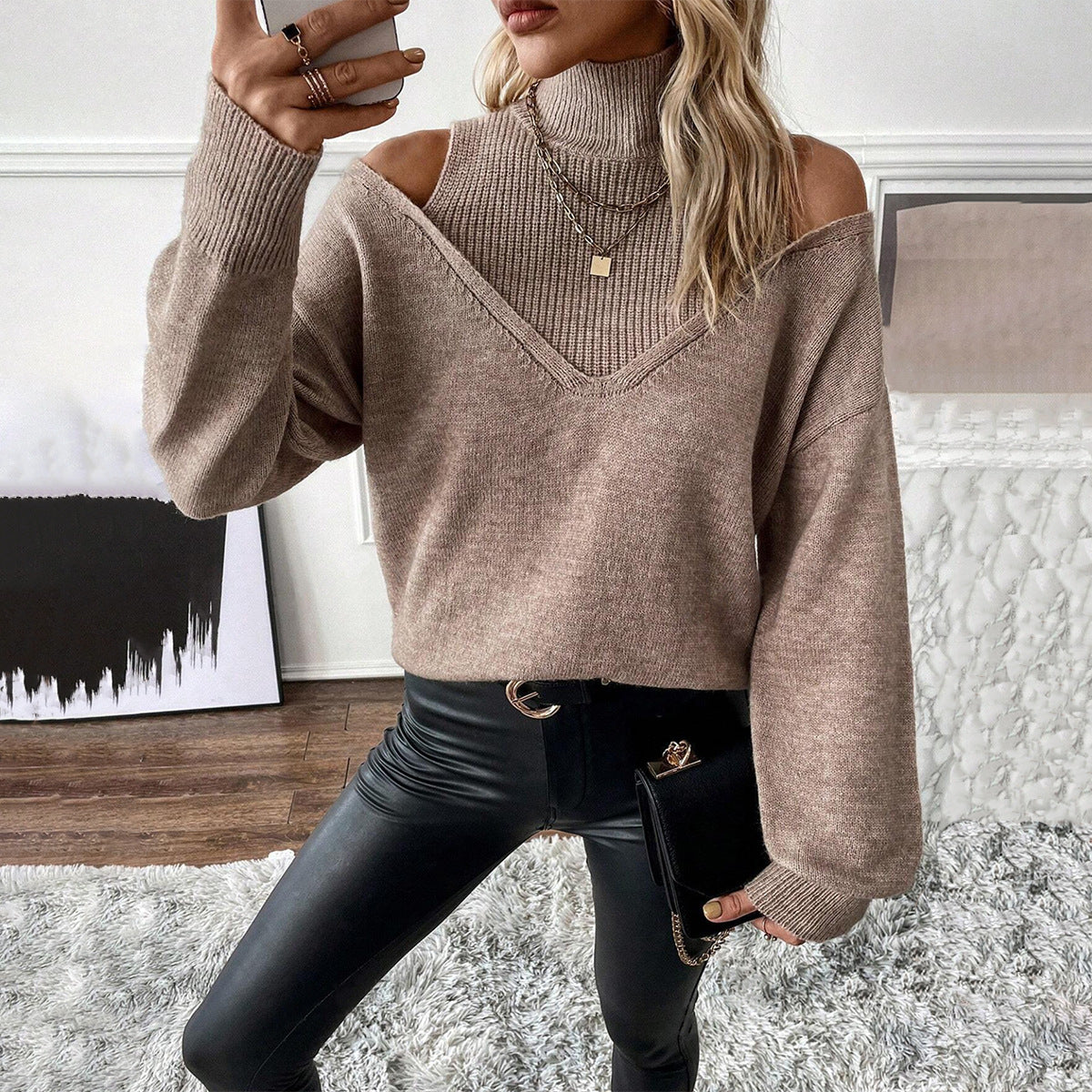 Filippa | Stickad tröja i lager-på-lager-look med ståkrage och öppna axlar – långärmad, avslappnat elegant tröja