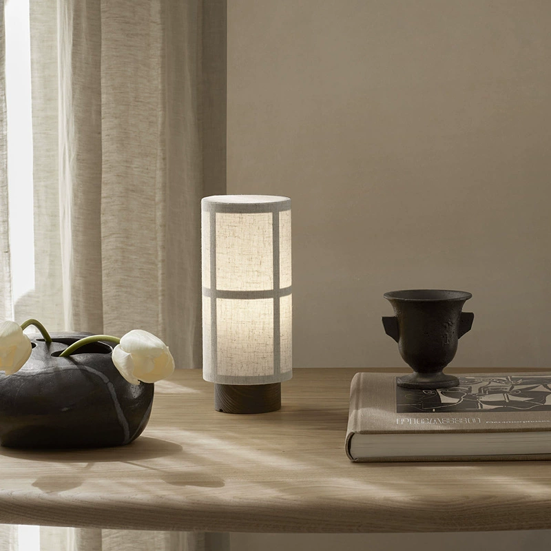 Elegant Japandi sidenbordslampa – Modern japanskinspirerad hembelysning