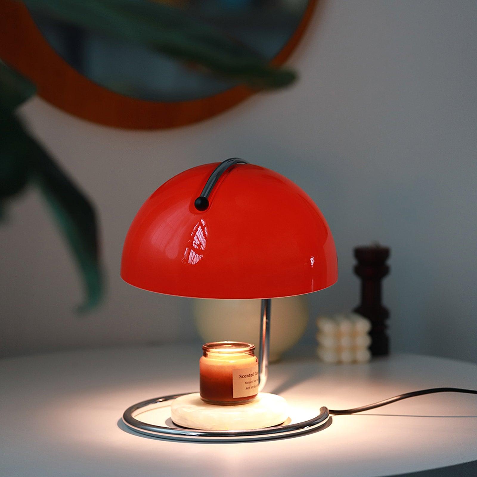 Modern krombordslampa – elegant accentbelysning i metall och glas