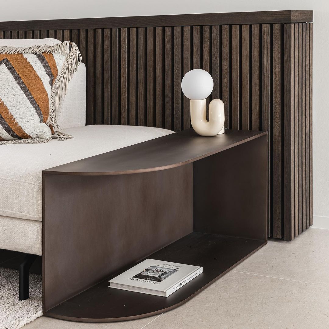 Designer N-formad bordslampa – Minimalistisk statementlampa med modern känsla