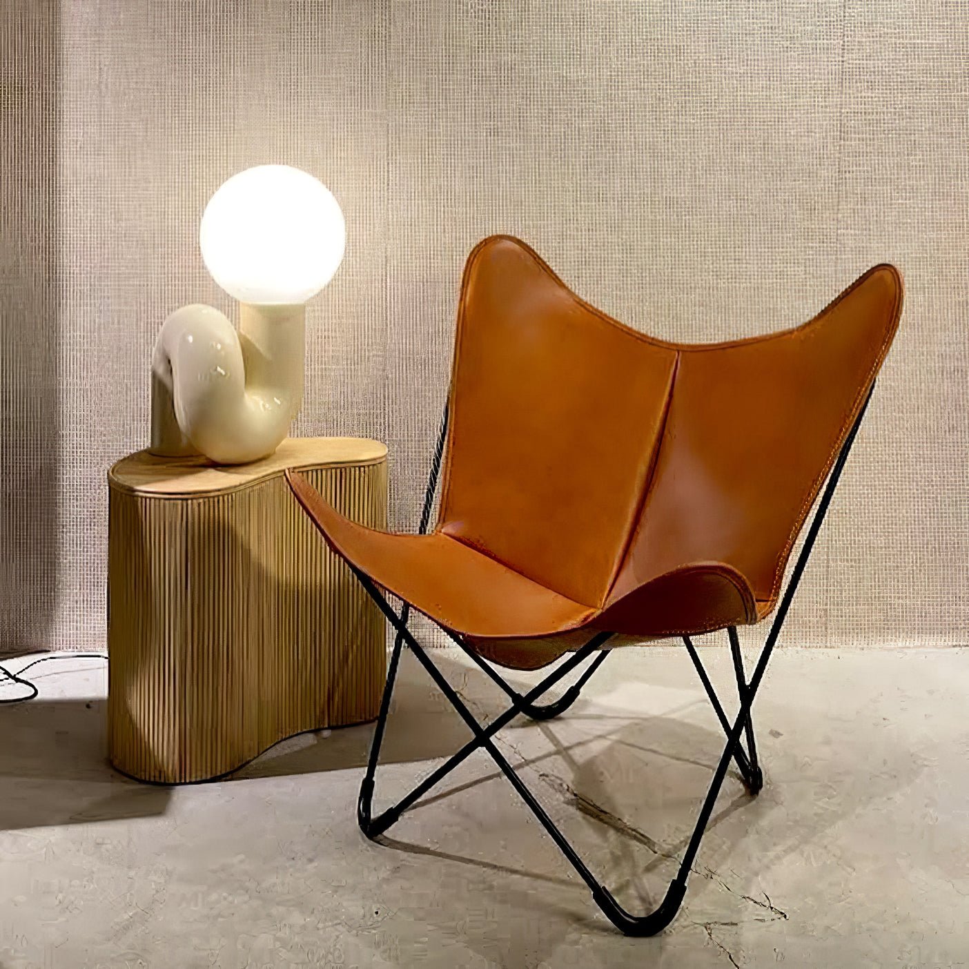 Designer N-formad bordslampa – Minimalistisk statementlampa med modern känsla