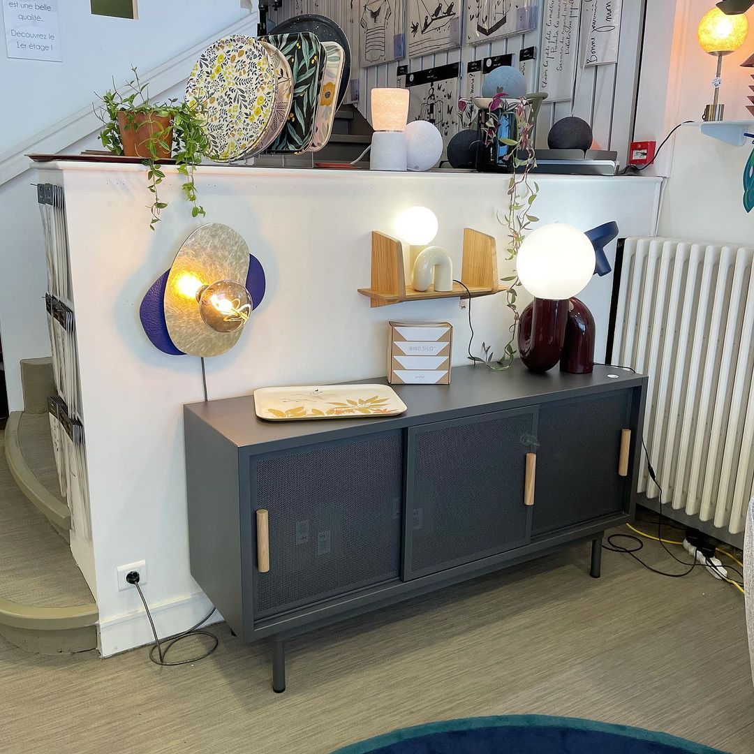 Designer N-formad bordslampa – Minimalistisk statementlampa med modern känsla