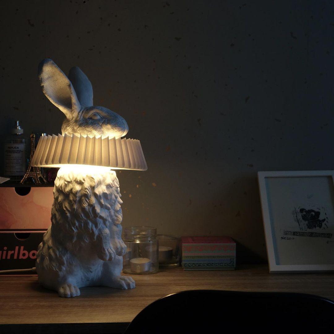 Nyckfull Bunny Glow Bordlampa – Modern djurinspirerad nattlampa