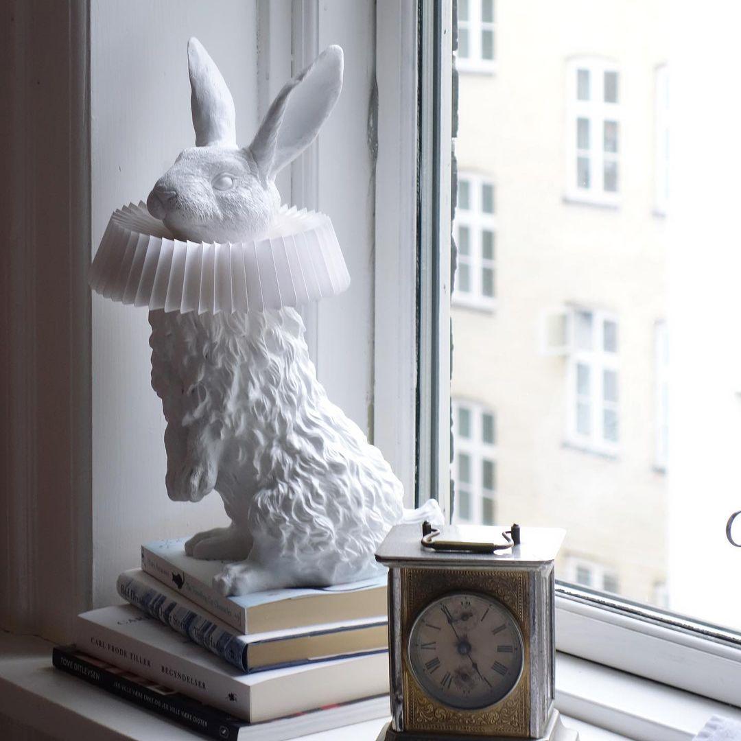 Nyckfull Bunny Glow Bordlampa – Modern djurinspirerad nattlampa