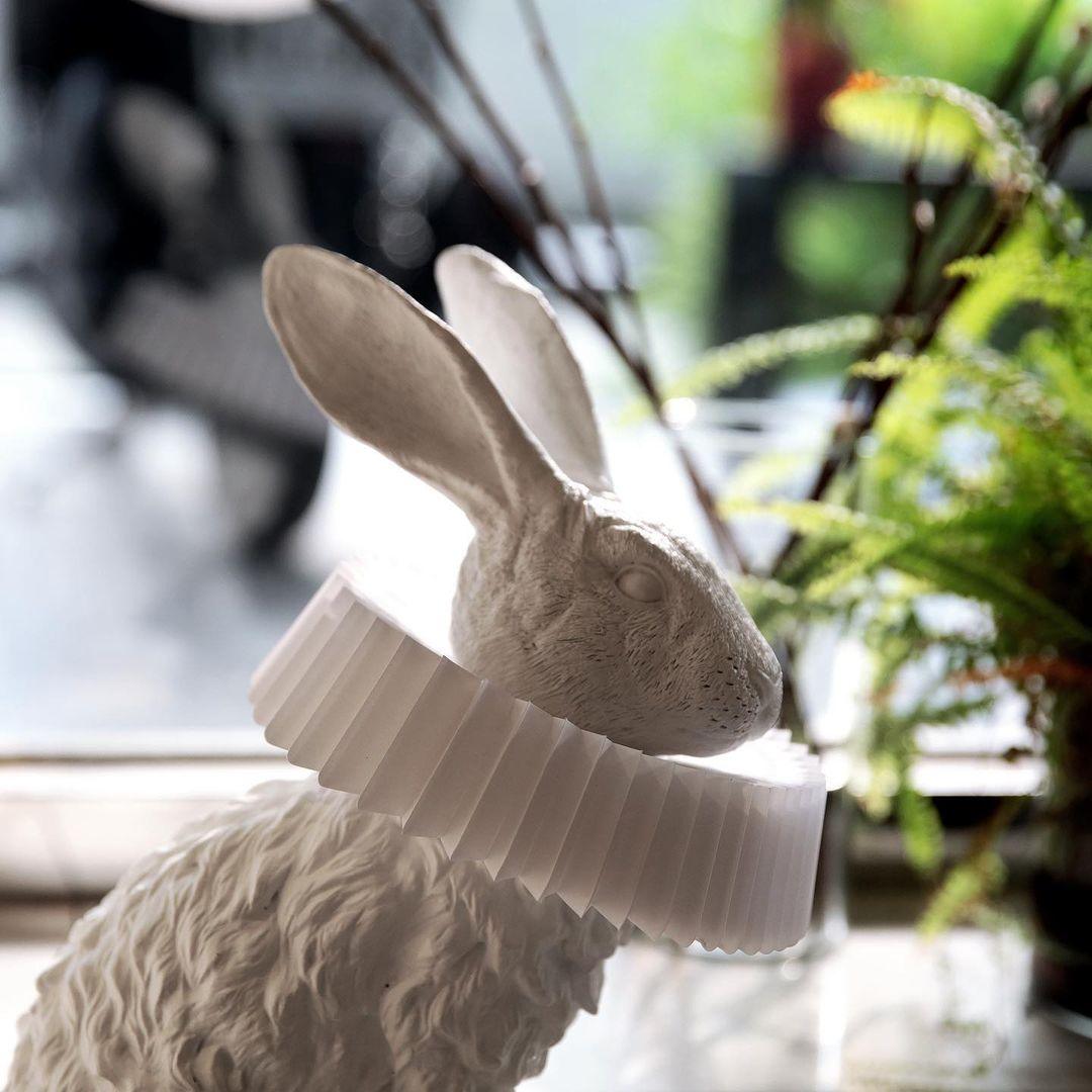 Nyckfull Bunny Glow Bordlampa – Modern djurinspirerad nattlampa