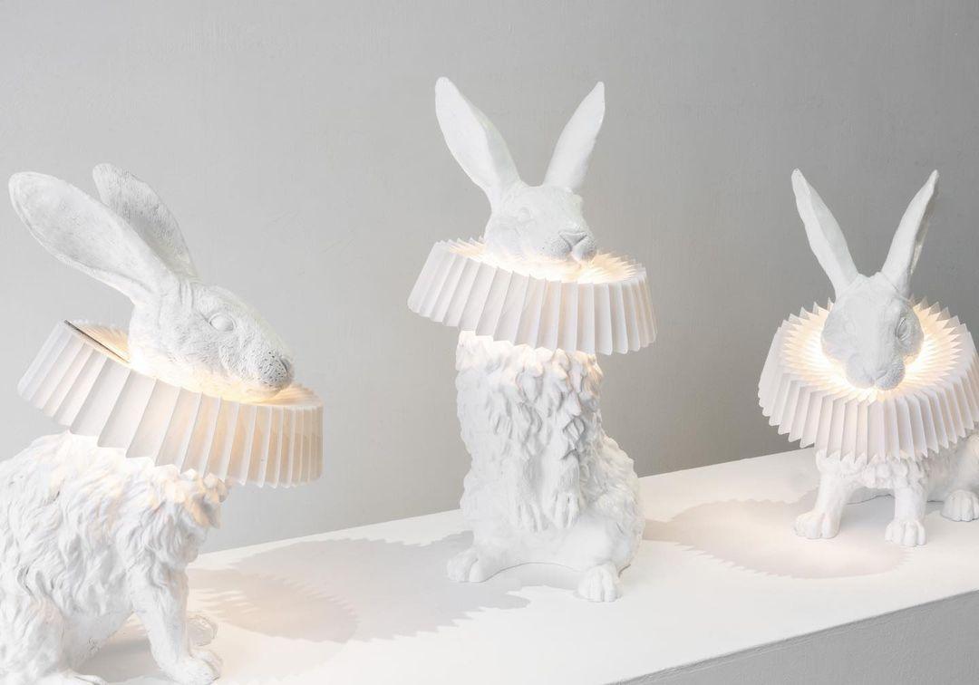 Nyckfull Bunny Glow Bordlampa – Modern djurinspirerad nattlampa