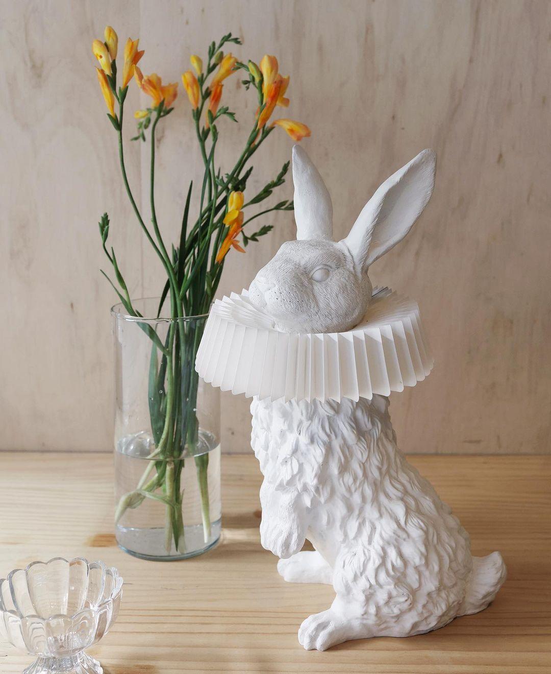 Nyckfull Bunny Glow Bordlampa – Modern djurinspirerad nattlampa