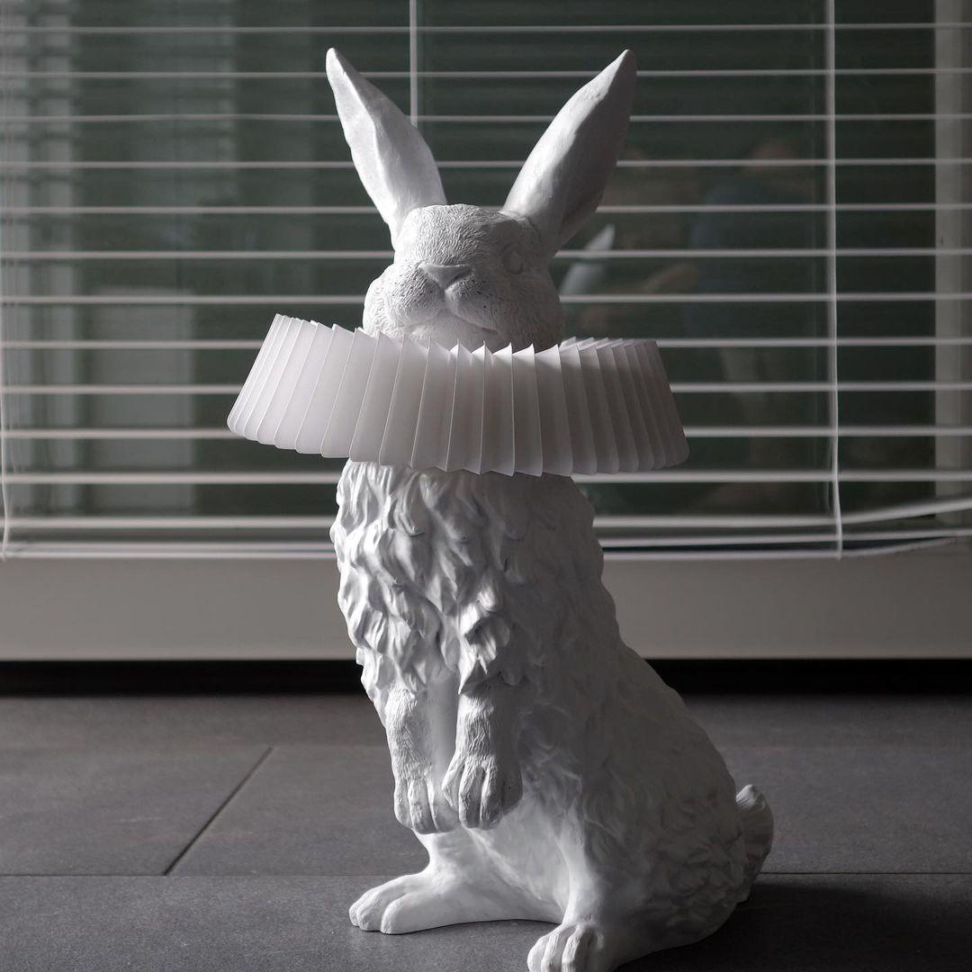 Nyckfull Bunny Glow Bordlampa – Modern djurinspirerad nattlampa
