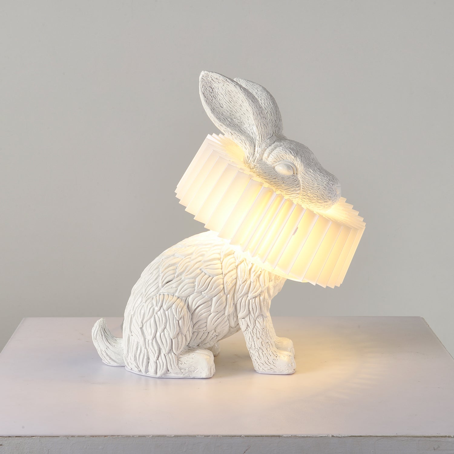 Nyckfull Bunny Glow Bordlampa – Modern djurinspirerad nattlampa