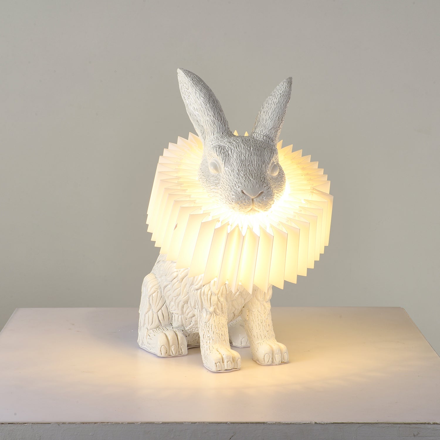 Nyckfull Bunny Glow Bordlampa – Modern djurinspirerad nattlampa