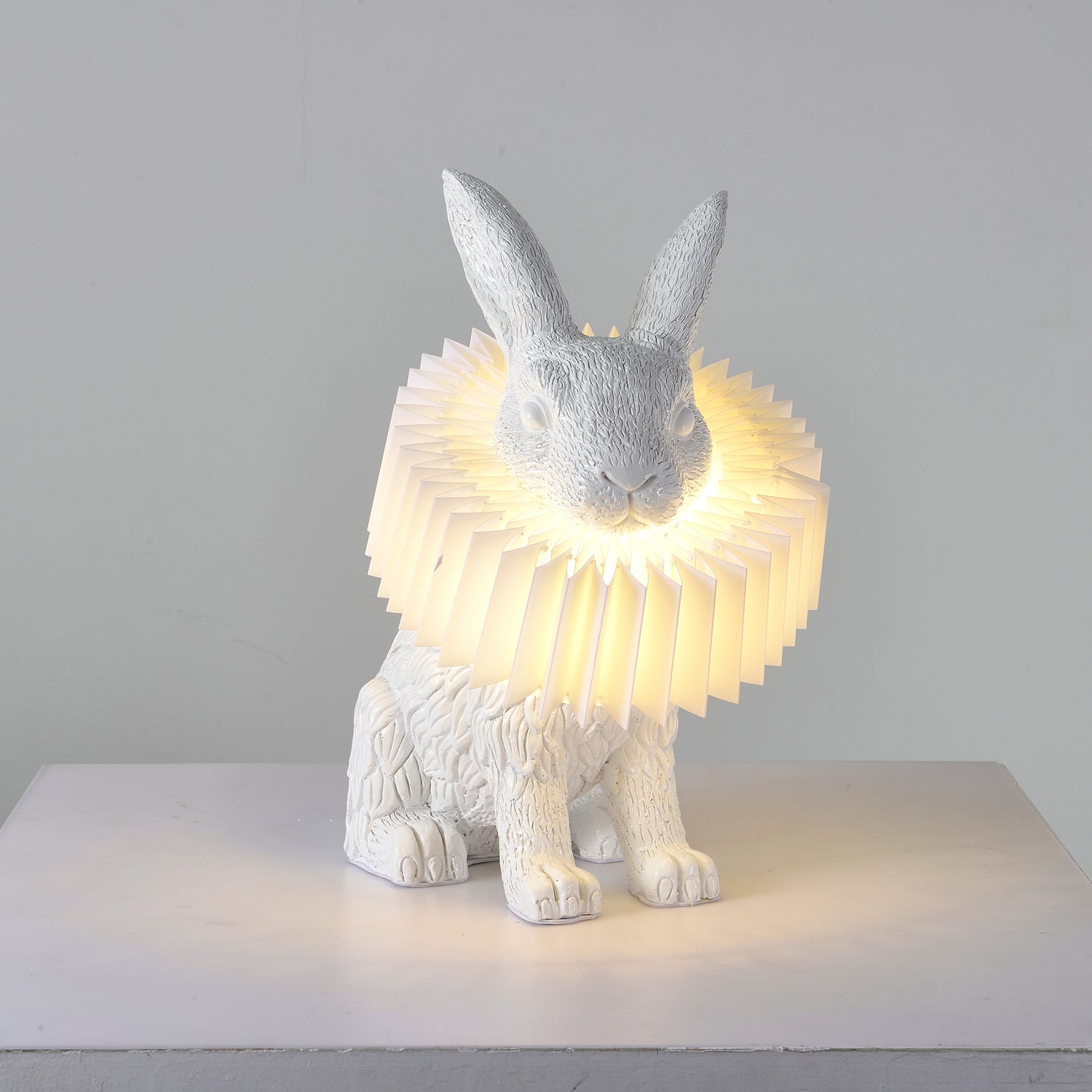Nyckfull Bunny Glow Bordlampa – Modern djurinspirerad nattlampa
