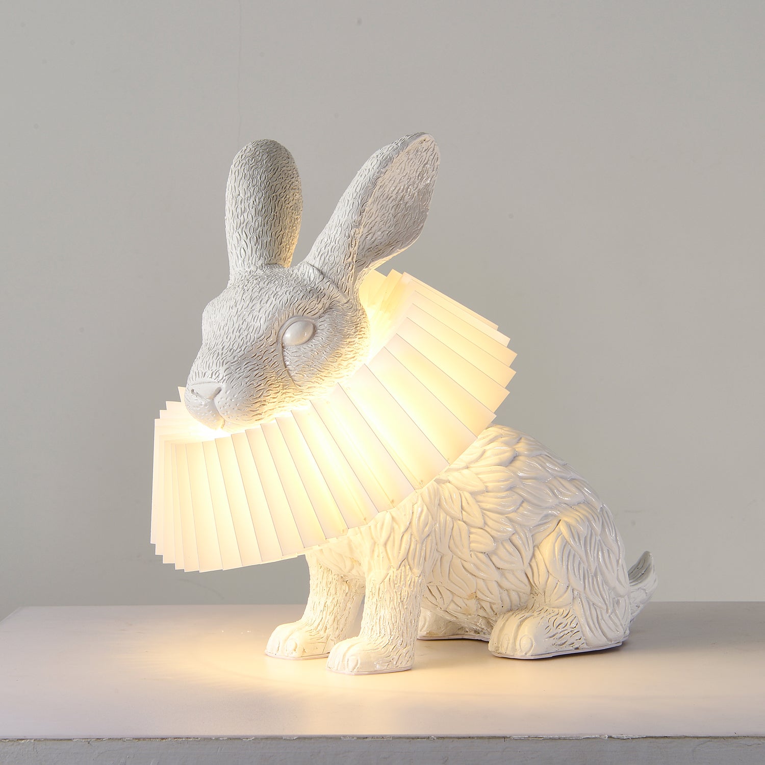 Nyckfull Bunny Glow Bordlampa – Modern djurinspirerad nattlampa
