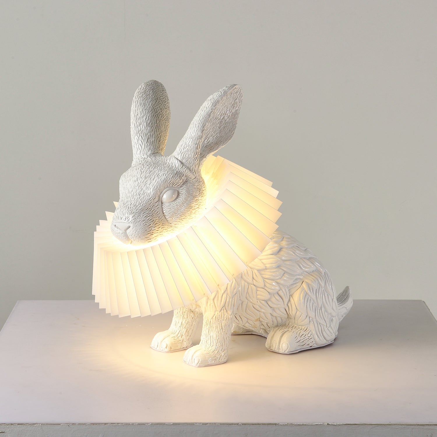 Nyckfull Bunny Glow Bordlampa – Modern djurinspirerad nattlampa