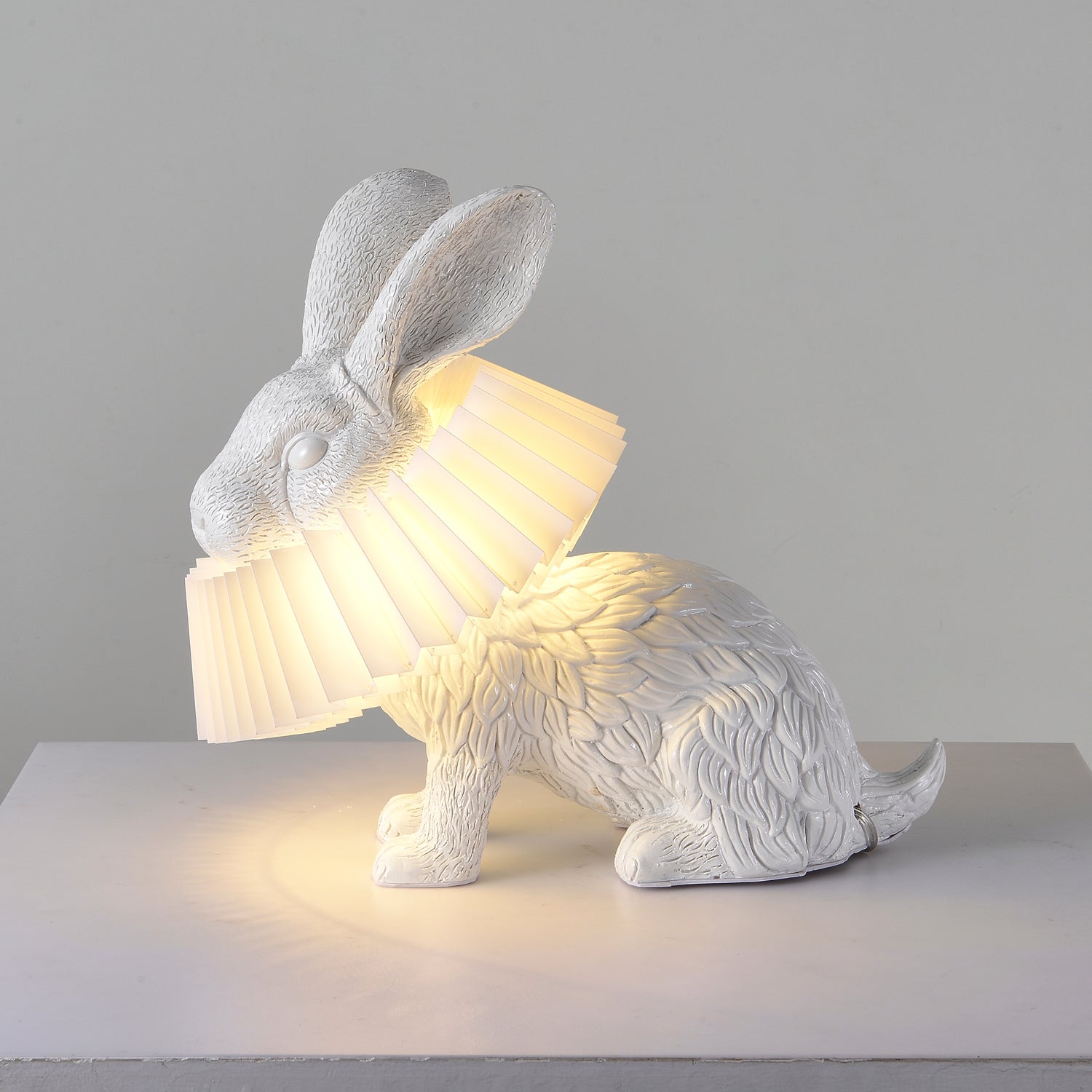 Nyckfull Bunny Glow Bordlampa – Modern djurinspirerad nattlampa