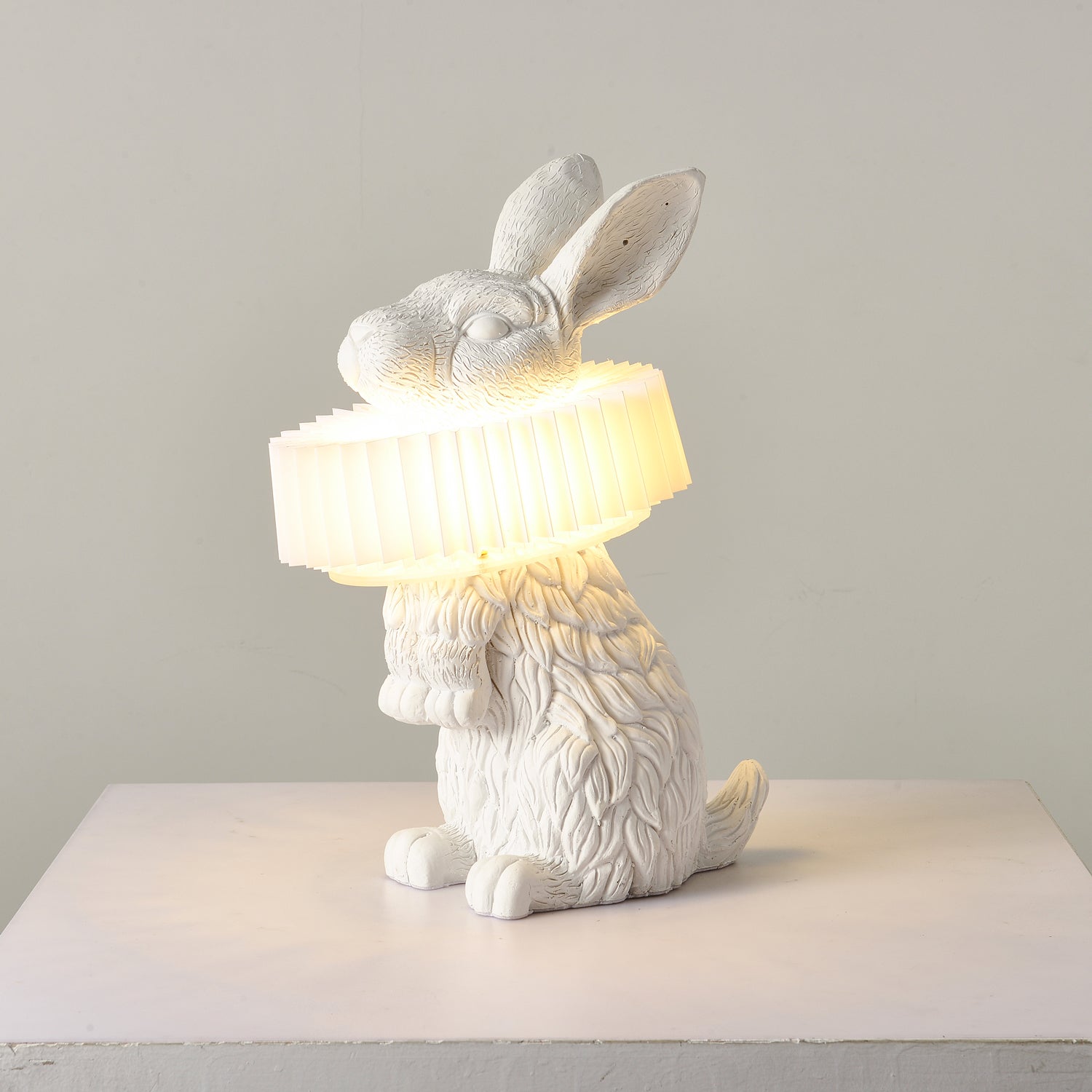 Nyckfull Bunny Glow Bordlampa – Modern djurinspirerad nattlampa
