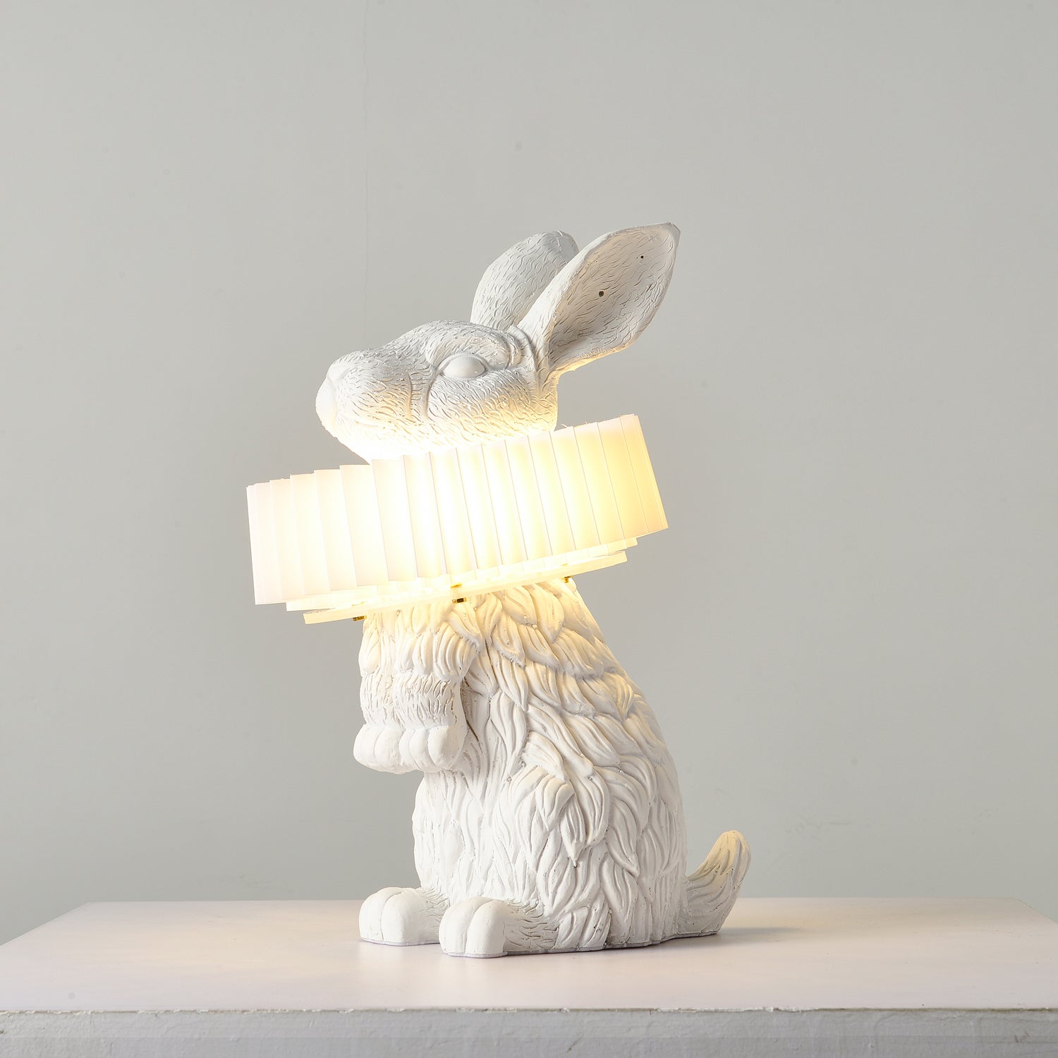 Nyckfull Bunny Glow Bordlampa – Modern djurinspirerad nattlampa