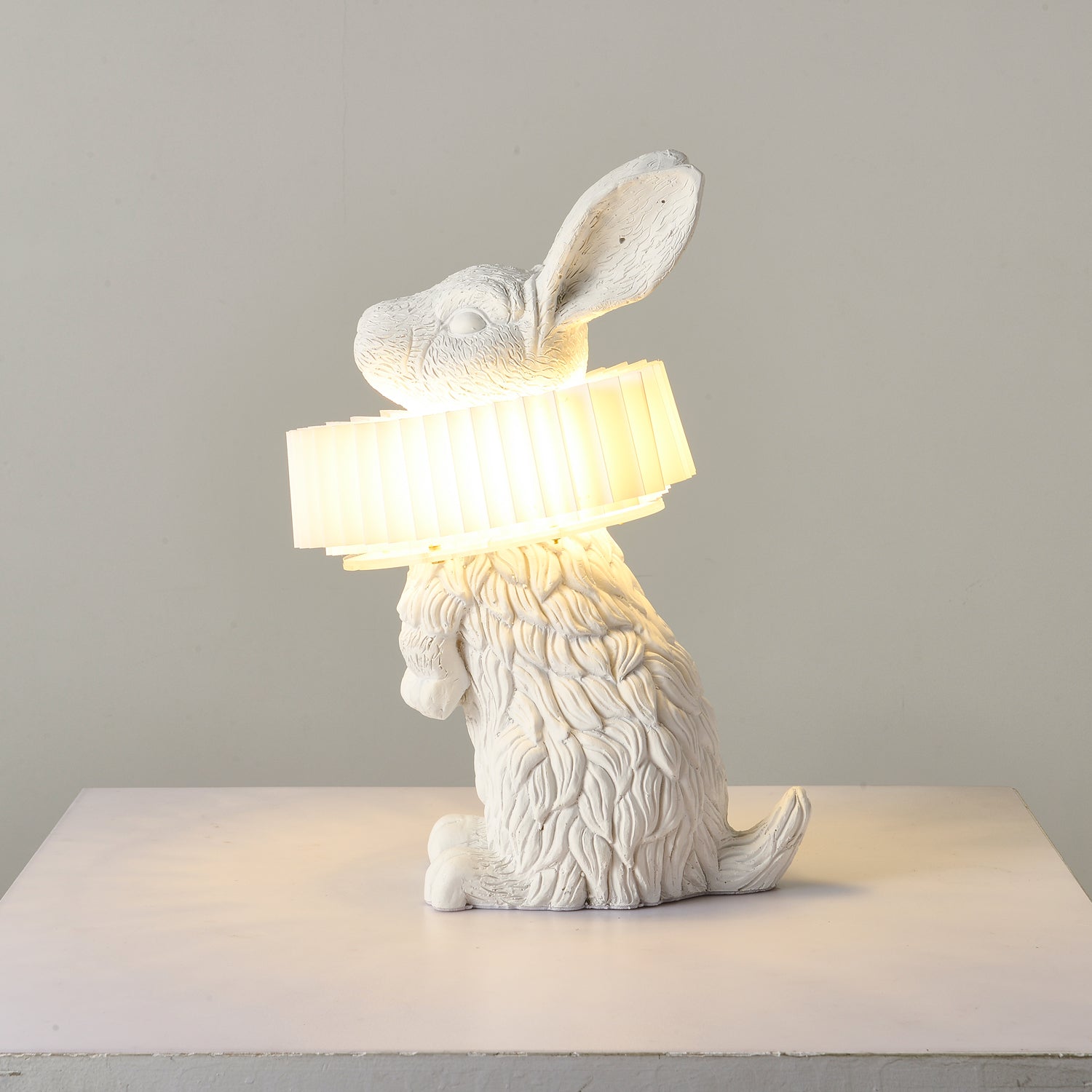 Nyckfull Bunny Glow Bordlampa – Modern djurinspirerad nattlampa