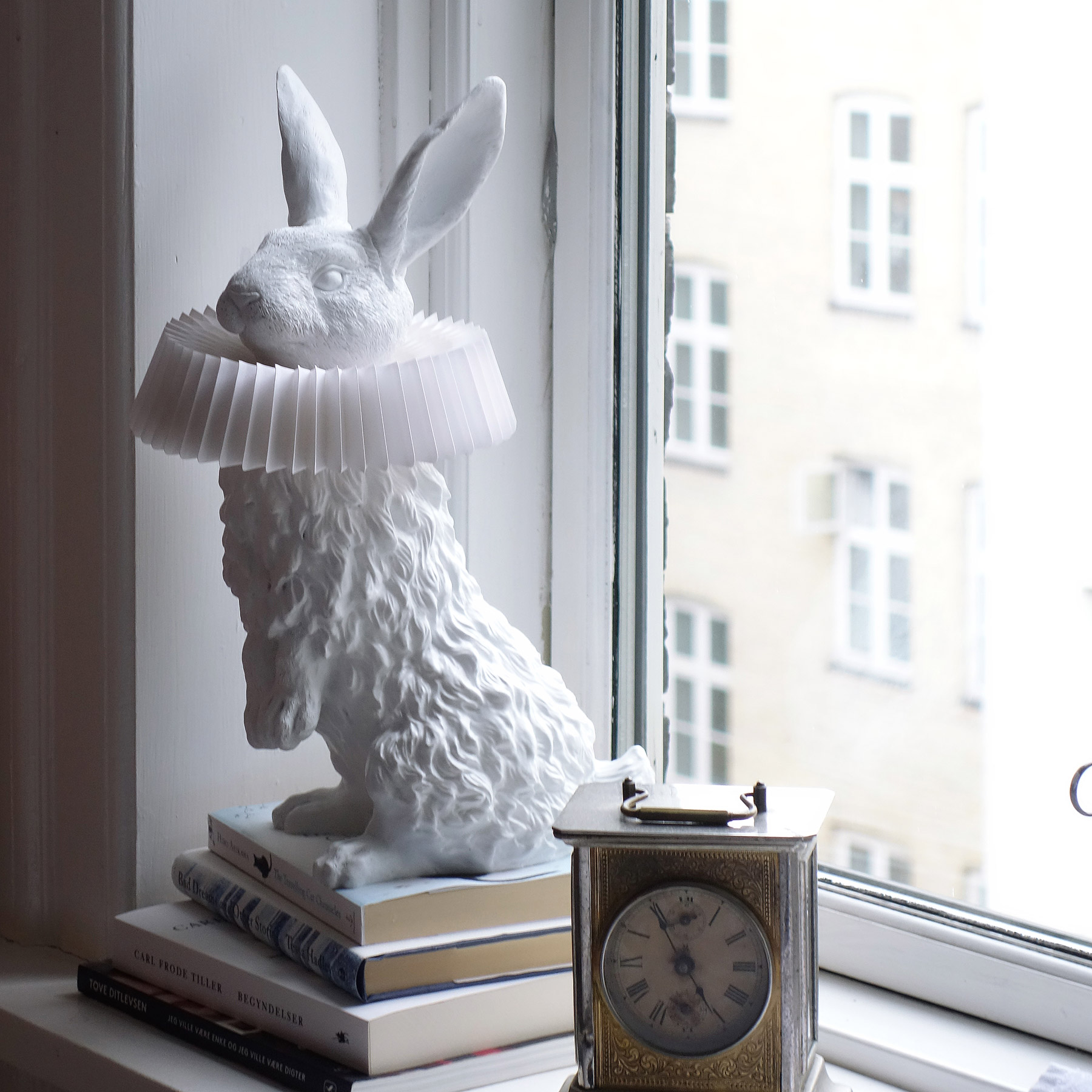 Nyckfull Bunny Glow Bordlampa – Modern djurinspirerad nattlampa