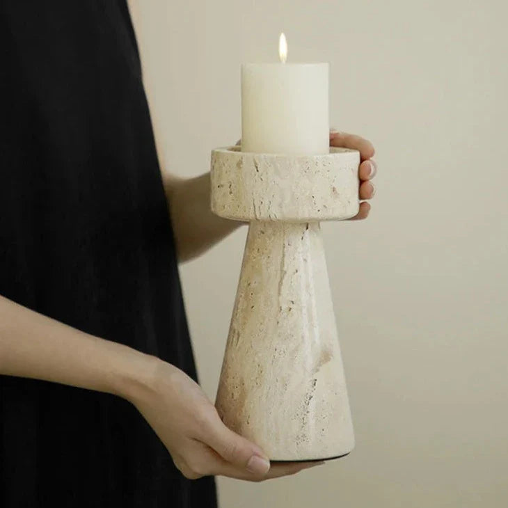 StoneAura – Elegant ljuspiedestal i travertin