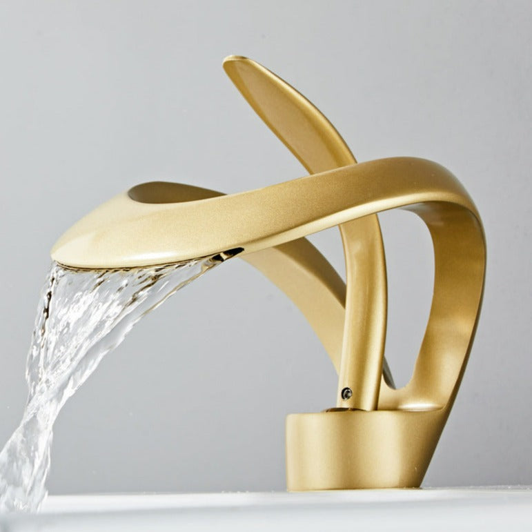 Modern badrumsarmatur i Gebogenem Design