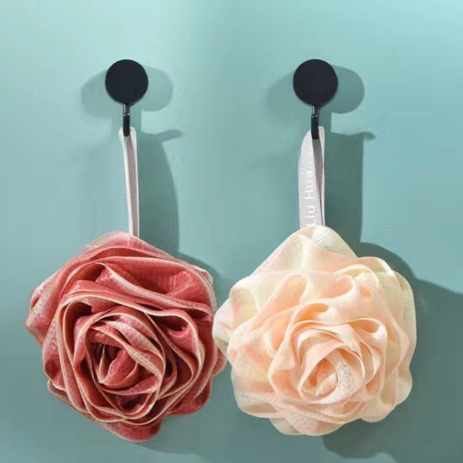 Blommig duschsvamp – Mild hudpolerande badpuff