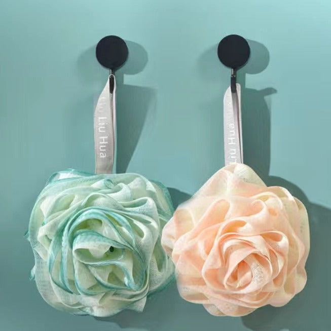 Blommig duschsvamp – Mild hudpolerande badpuff