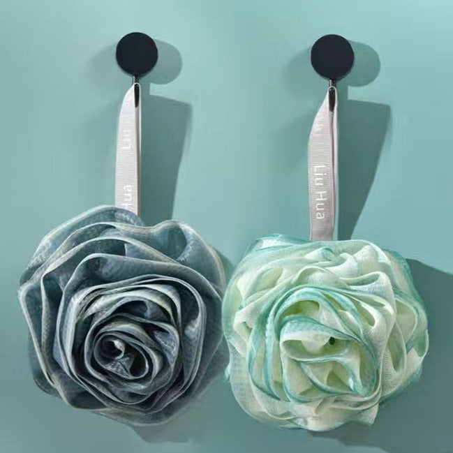 Blommig duschsvamp – Mild hudpolerande badpuff