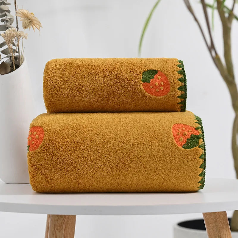 Mjuk broderad bomullshandduk — Färgglad fruktdesign, absorberande och dekorativ