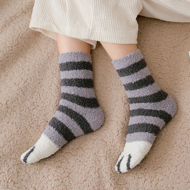 Fluffiga kattfotavtrycksstrumpor – Ultramjuka loungevärmare för hemmabruk