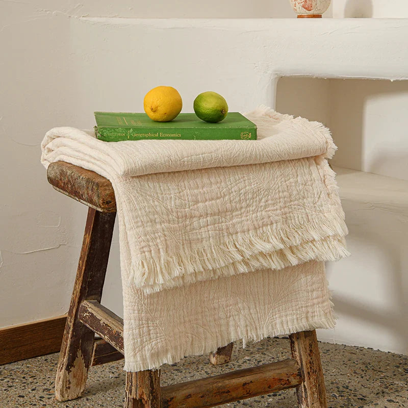 Mjuk muslinfilt i bomull med snyggt mönster och dekorativa tofsar – Mysig hemfilt