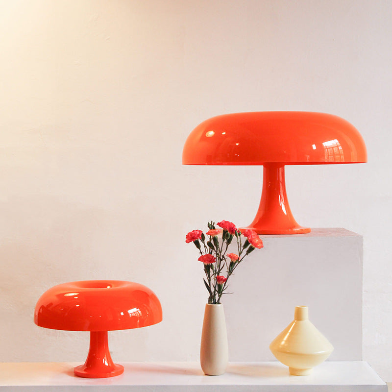 Svampformad minimalistisk bordslampa