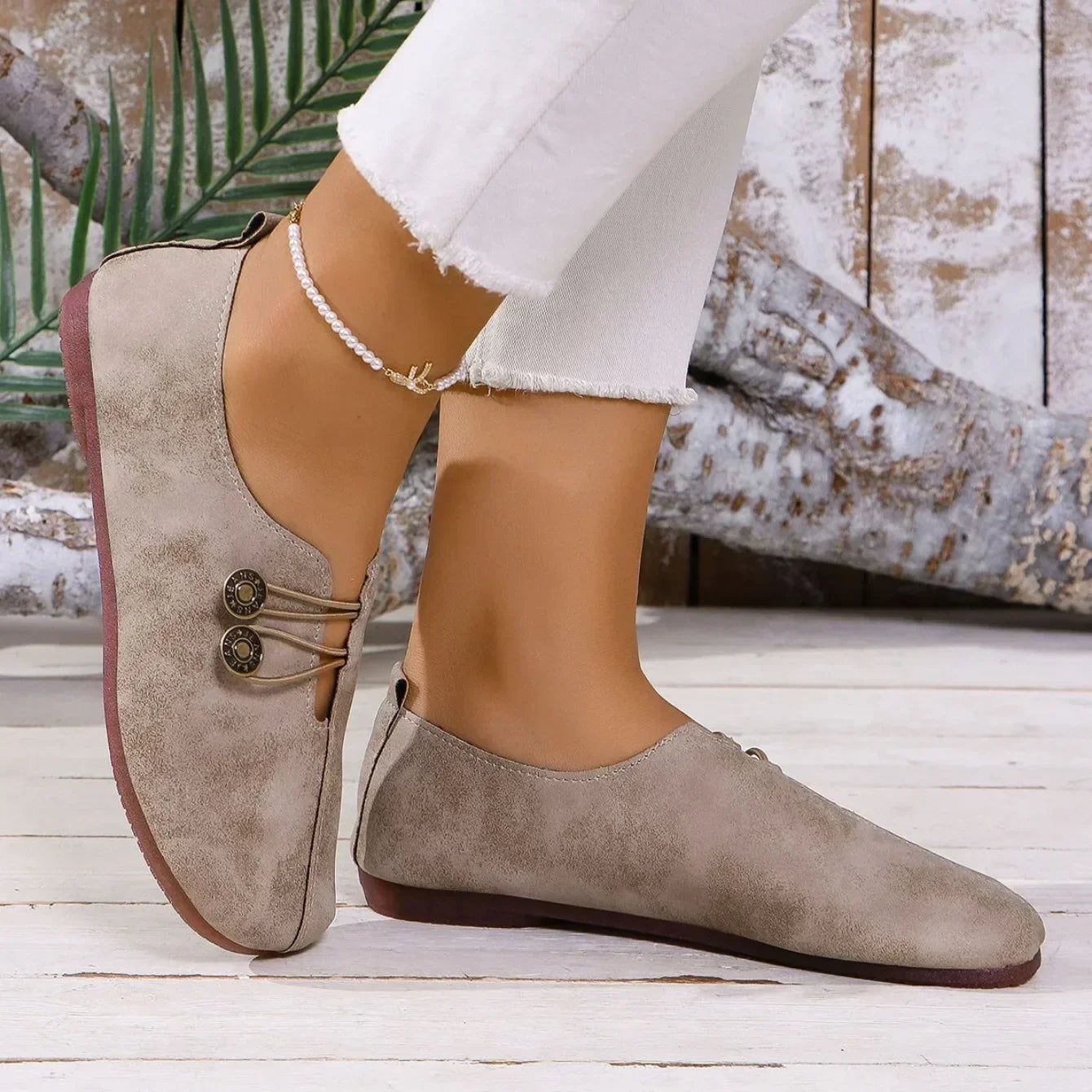 Damskor i mocka med slip-on-motiv – Snygga vardagsskor för vardagsbruk