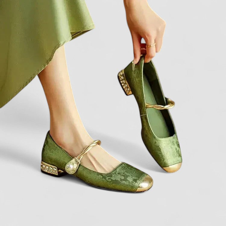 Fredrika | Mary Jane-skor med blockklack och utsmyckad rem – skor i vintage-stil med låg klack