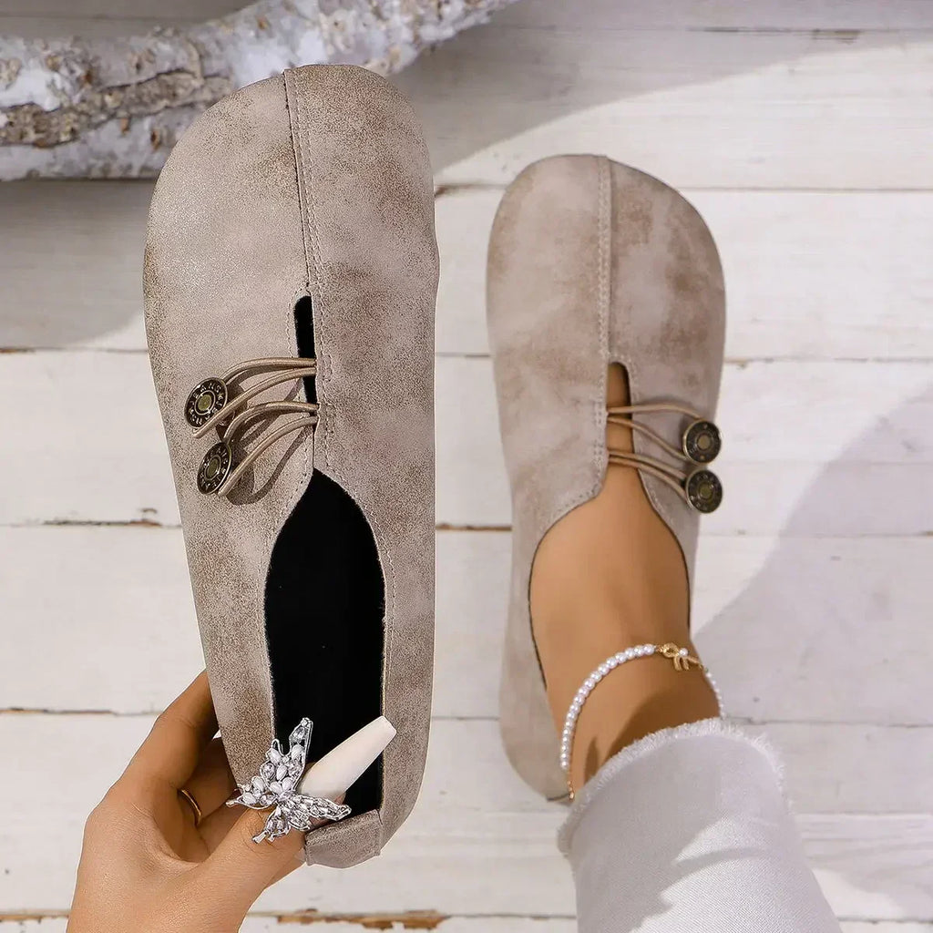 Damskor i mocka med slip-on-motiv – Snygga vardagsskor för vardagsbruk