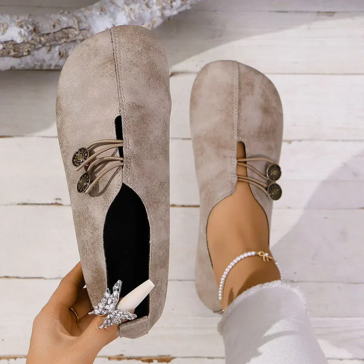 Damskor i mocka med slip-on-motiv – Snygga vardagsskor för vardagsbruk