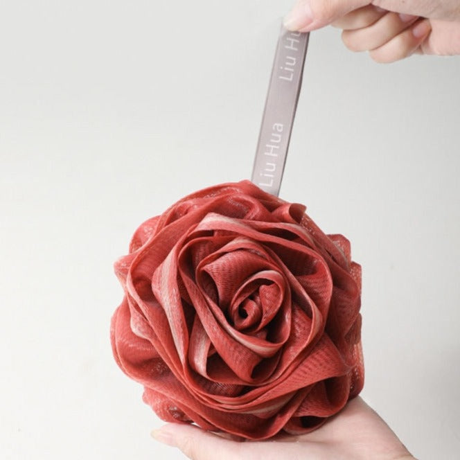 Blommig duschsvamp – Mild hudpolerande badpuff