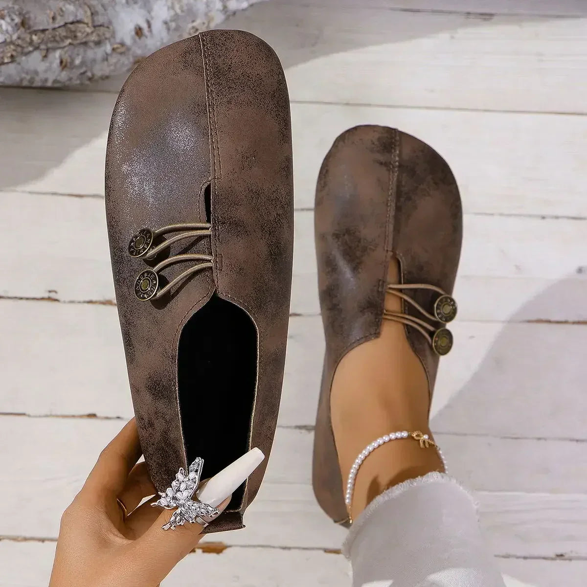Damskor i mocka med slip-on-motiv – Snygga vardagsskor för vardagsbruk