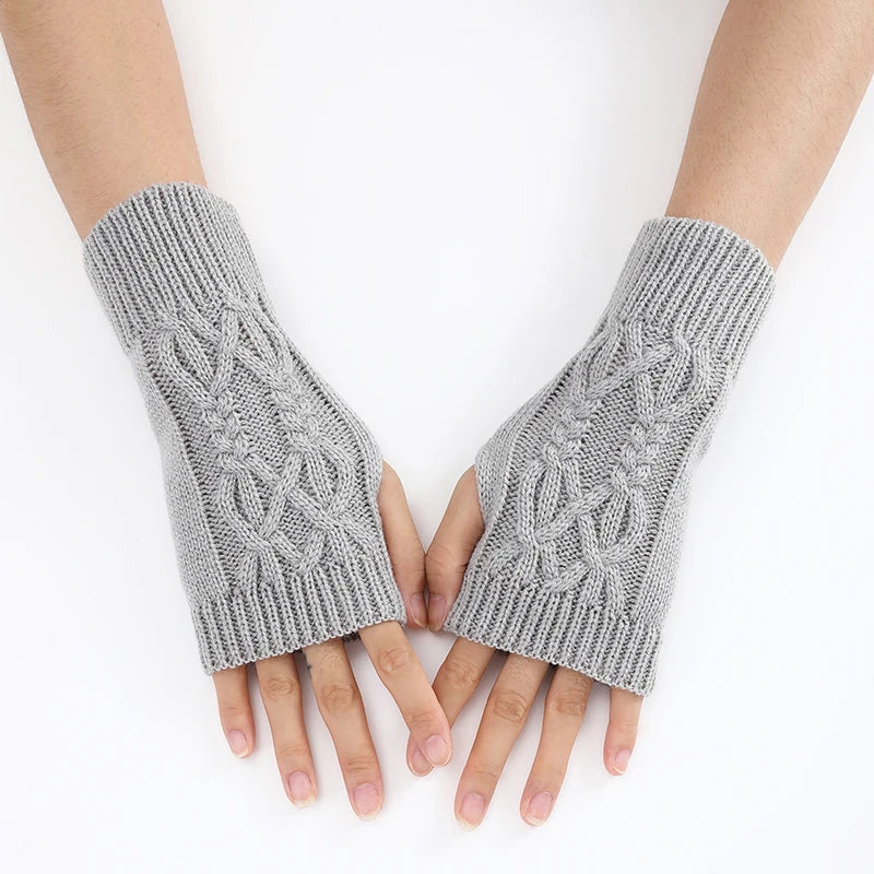 Långstickade armvärmare - Unisex fingerlösa vinterhandskar med stretchig kabeldesign