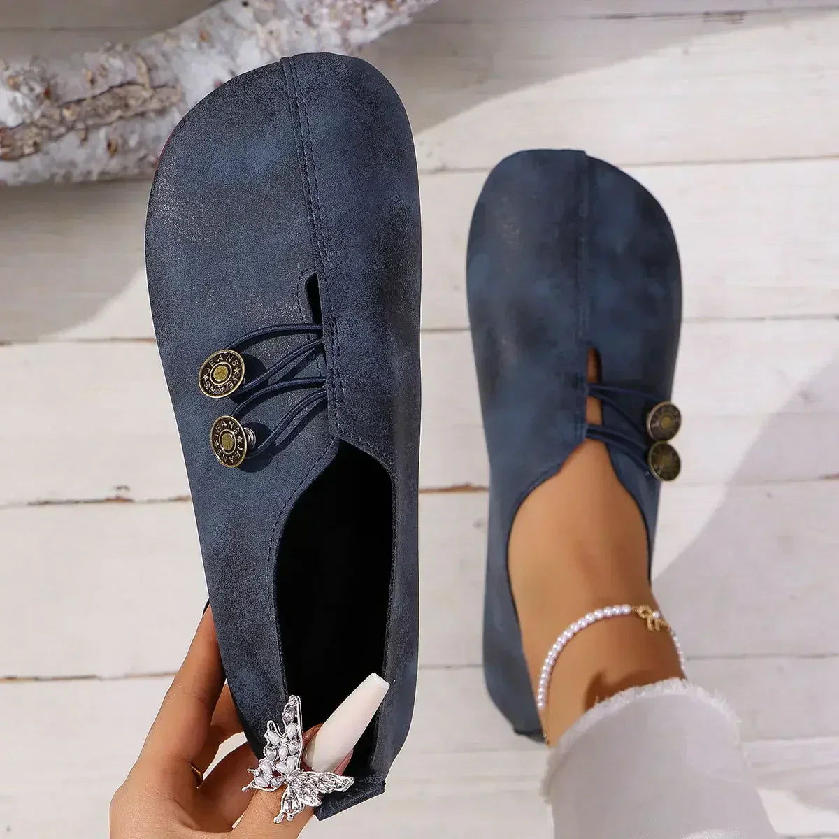 Damskor i mocka med slip-on-motiv – Snygga vardagsskor för vardagsbruk