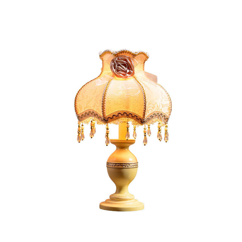 Vintage French Country Bordslampa – Resin Base med Rose Tofs Accent