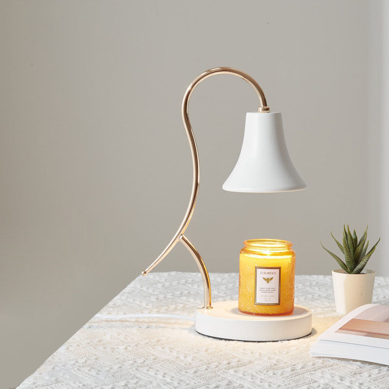 Modern blommig järnvaxlampa – konstnärlig glöd med elegant minimalistisk design
