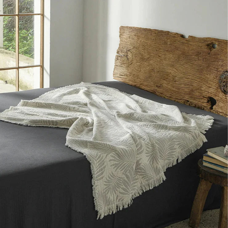 Mjuk muslinfilt i bomull med snyggt mönster och dekorativa tofsar – Mysig hemfilt