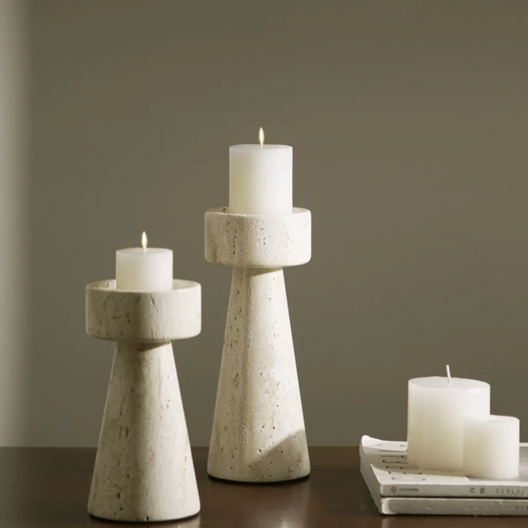 StoneAura – Elegant ljuspiedestal i travertin
