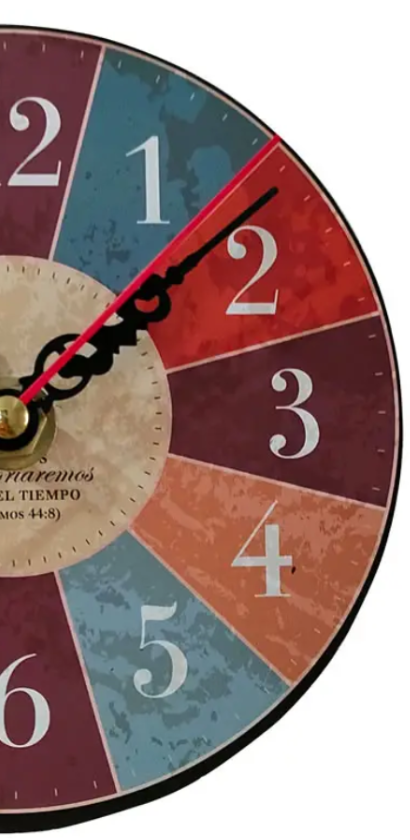 Tidlös träväggklocka – modern design med rena linjer