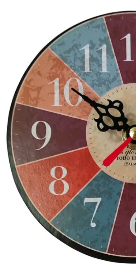 Tidlös träväggklocka – modern design med rena linjer