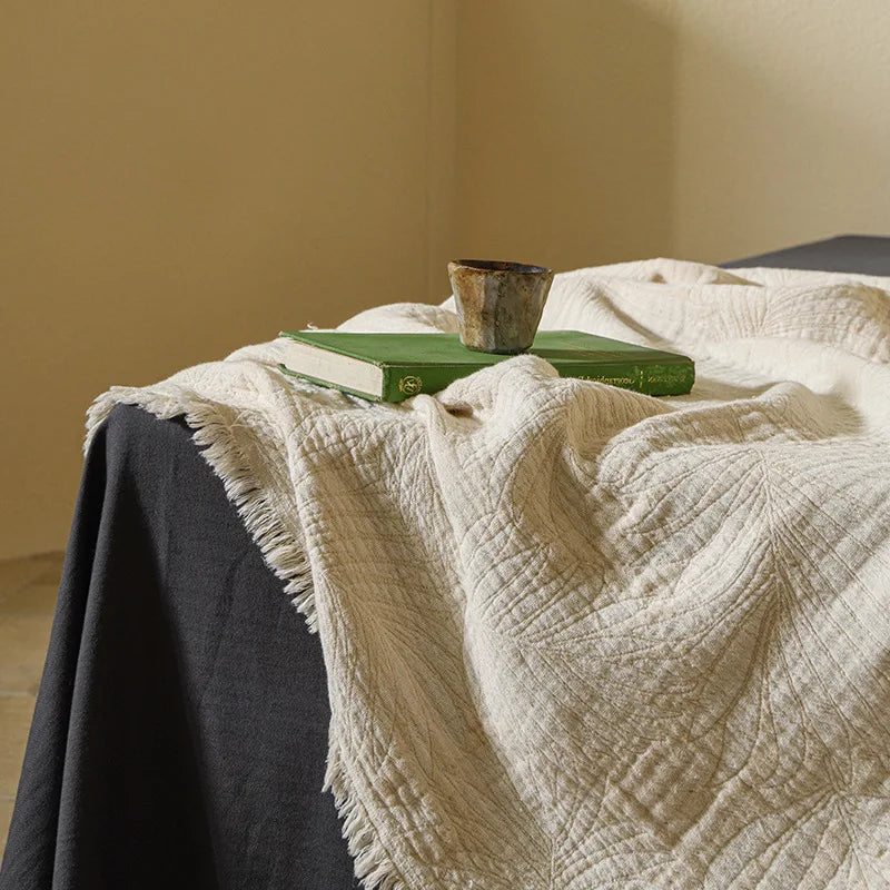 Mjuk muslinfilt i bomull med snyggt mönster och dekorativa tofsar – Mysig hemfilt