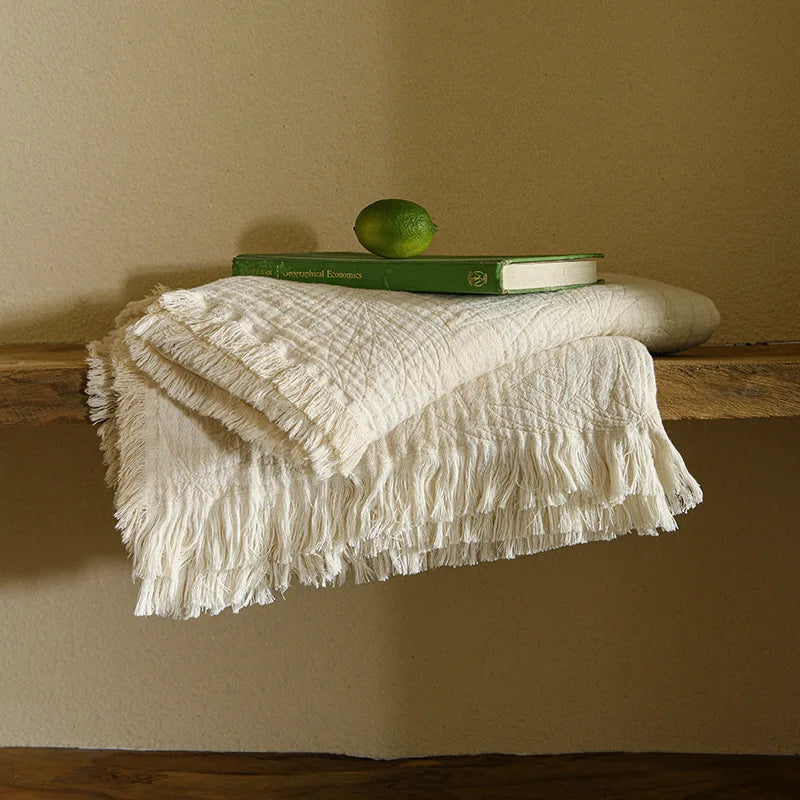 Mjuk muslinfilt i bomull med snyggt mönster och dekorativa tofsar – Mysig hemfilt