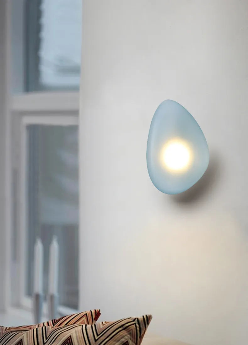 Färgglad vägglampa i glas - Konstnärlig accentbelysning för vardagsrum